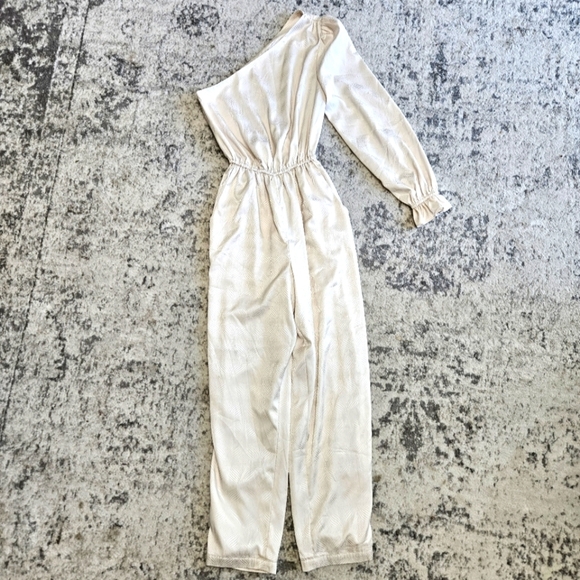 Love, Whit by Whitney Port ivory patterned single sleeve jumpsuit - Picture 1 of 12